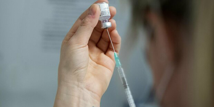 Lombardia, Vaccino anti Covid-19: mancano siringhe di precisione