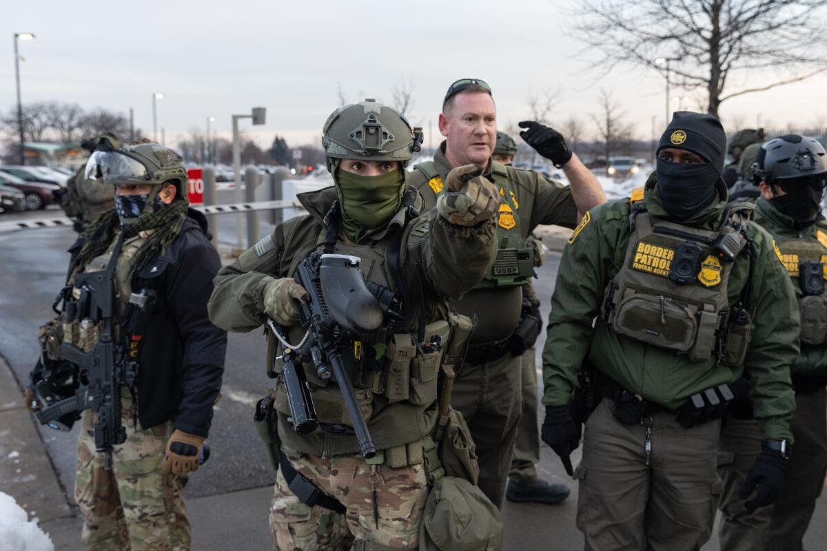 Gli agenti federali fanno marcia indietro