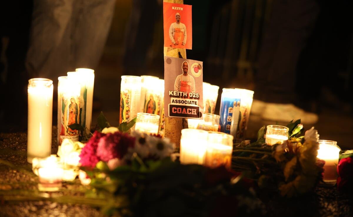 Una veglia organizzata da BLM-LA per onorare Keith 