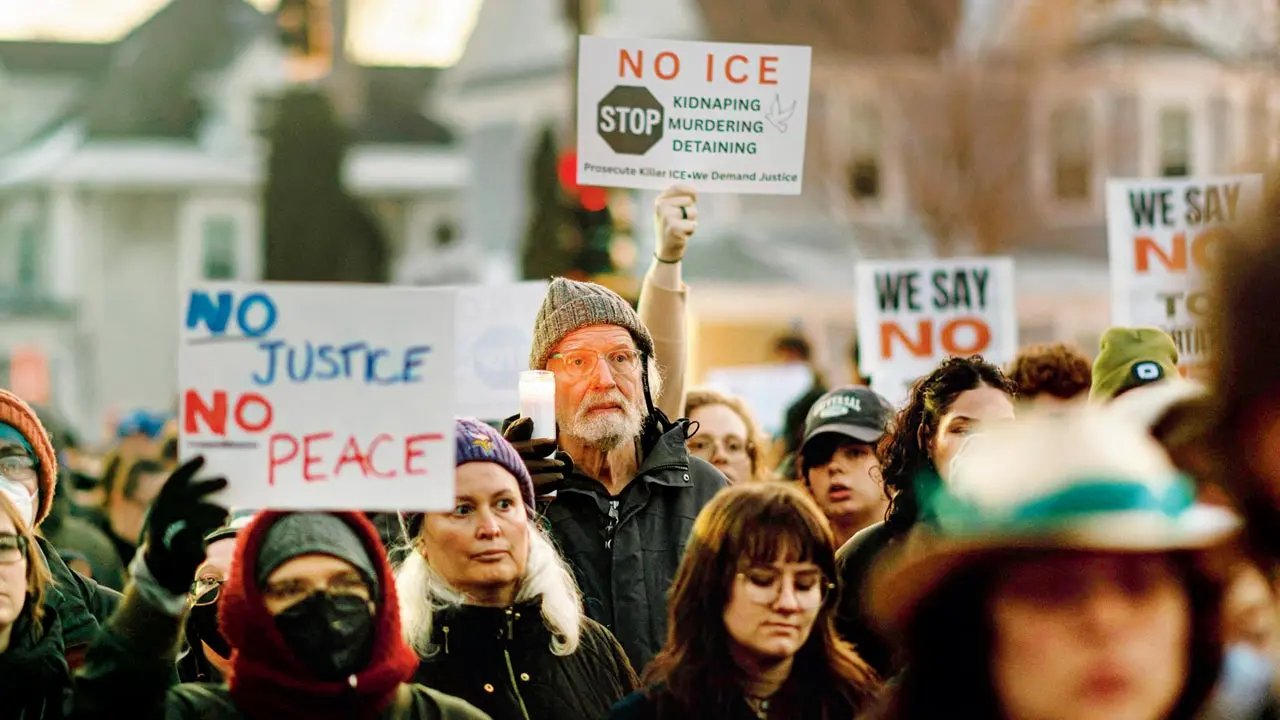 Un agente dell'ICE spara a una donna uccisa a Minneapolis