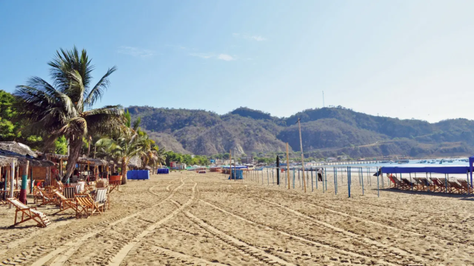 Cinque teste umane mozzate sono state trovate appese su una