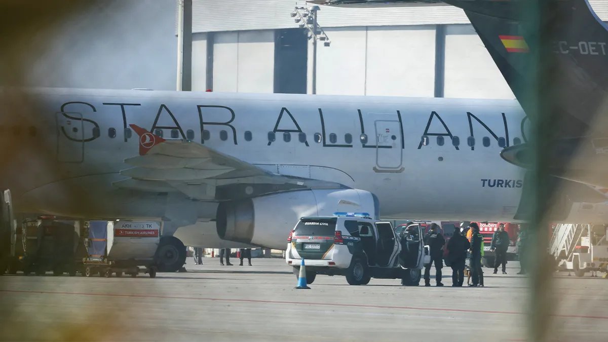 Gli equipaggi rispondono a un volo sulla pista