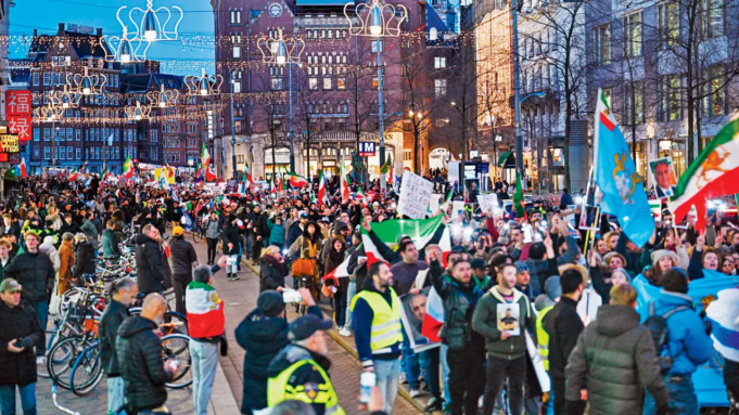 L’amministrazione Trump sposta il gruppo d’attacco delle portaerei statunitensi in