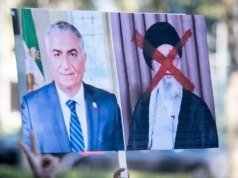 Un hackeraggio della TV di stato iraniana mostra il principe ereditario Reza Pahlavi in mezzo alle proteste