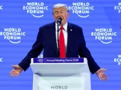 Trump ribadisce il desiderio di acquisire la Groenlandia e critica Europa, Carney e Biden nel suo discorso a Davos