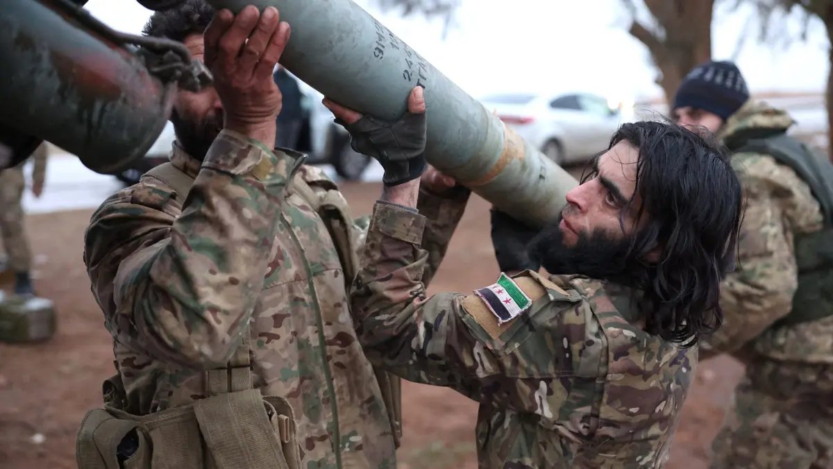 Le forze armate siriane stanno combattendo i curdi nel nord della Siria