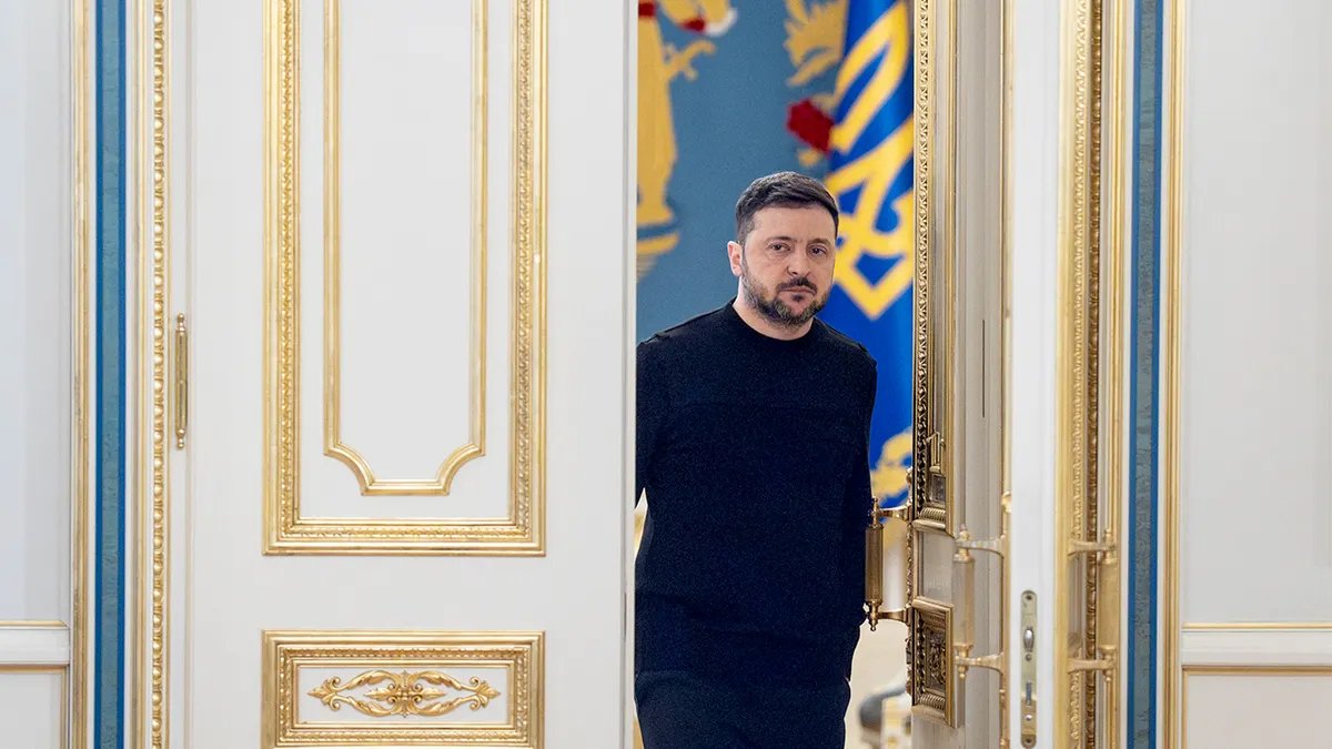Zelenskyj arriva per un incontro a Kiev.