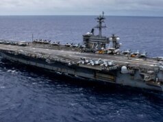 La USS Abraham Lincoln entra nelle acque del Comando Centrale degli Stati Uniti nel mezzo delle crescenti minacce iraniane