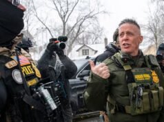 Bovino lascia Minneapolis mentre Trump rinnova la leadership della sua campagna anti-immigrazione