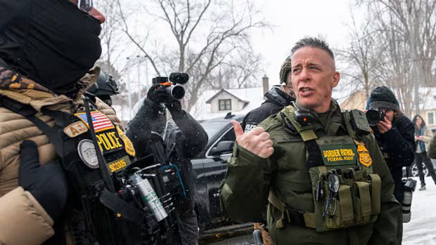 Bovino lascia Minneapolis mentre Trump rinnova la leadership della sua