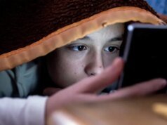 La Francia sta facendo progressi nel vietare i social media ai bambini sotto i 15 anni
