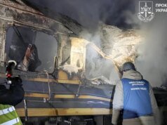Droni russi bombardano un treno ucraino, uccidendo 5 passeggeri a Kharkiv
