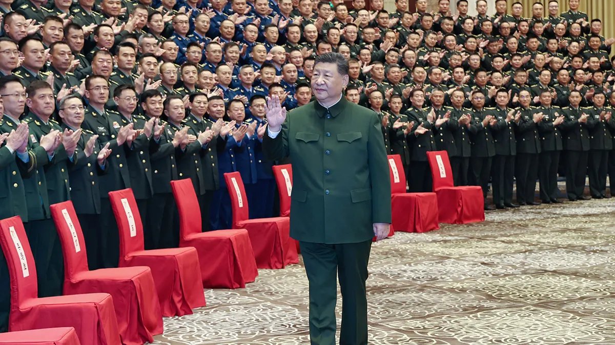 Il presidente cinese Xi Jinping, che è anche segretario generale del Comitato centrale del Partito comunista cinese e presidente della Commissione militare centrale,