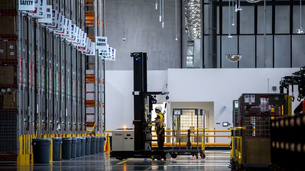 Amazon sta licenziando 16.000 dipendenti dell’azienda nell’ultima ondata di perdite