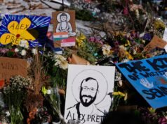 Due agenti federali coinvolti nella sparatoria di Alex Peretti a Minneapolis sono stati messi in congedo