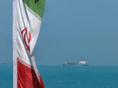 La navigazione nel Golfo Persico diminuisce mentre Trump si posiziona militarmente contro l’Iran