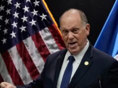 Lo zar del confine di Trump, Tom Homan, promette di applicare più leggi sull’immigrazione in Minnesota