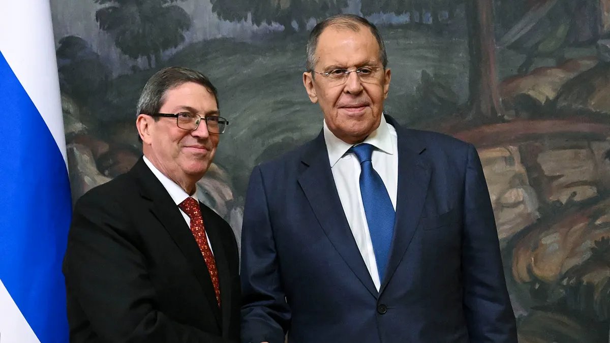 Il ministro degli Esteri cubano Bruno Rodriguez Parrilla, a sinistra, incontra il ministro degli Esteri russo Sergei Lavrov, il 12 giugno 2024, a Mosca.