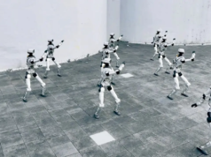 L’azienda cinese offre l’impiego autonomo di 18 robot umanoidi