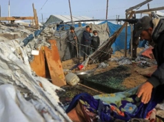 I raid israeliani su Gaza uccidono 12 persone, tra cui donne e bambini