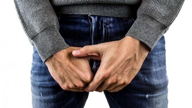 A partire dai 25 anni, cosa causa la diminuzione dell’ormone