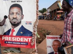 Alcuni giorni dopo un’elezione contestata, l’esercito ugandese dà la caccia al leader dell’opposizione Bobi Wine