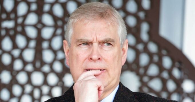 Andrew rischia l'espulsione dalla Loggia Reale "nel giro di poche