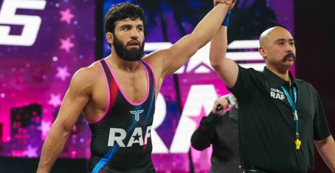 Arman Tsarukyan prenota il prossimo incontro di wrestling alla RAF