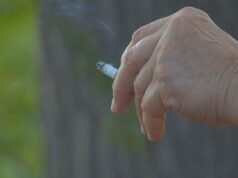 Arrabbiato perché un filmer viene espulso dal paese a causa del divieto di fumo imposto dai laburisti | Regno Unito | Notizia