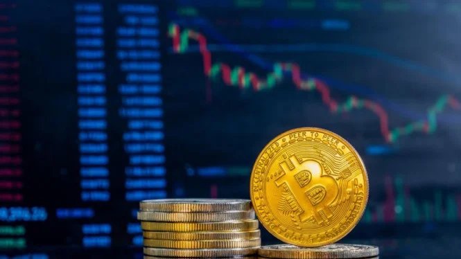 Bitcoin crolla ai minimi storici, l'analista prevede una correzione a