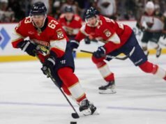 Brad Marchand dei Panthers sbaglia il terzo periodo nella sconfitta contro i Blues