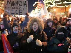 Dalla calma gelida al dolore rabbioso, poche ore per le strade di Minneapolis dove gli agenti hanno ucciso un uomo