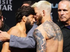 Dan Hooker non crede che il colpo alla testa di Arman Tsarukyan gli sia costato la title shot: “Gli hanno dato un bonus di 50.000 dollari, per l’amor di Dio”