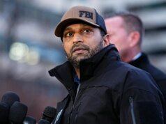 Donna arrestata per aver minacciato agenti dell’FBI e familiari