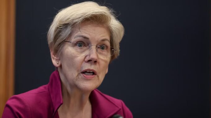 Elizabeth Warren invita Kristi Noem a dimettersi altrimenti affronterà l'impeachment