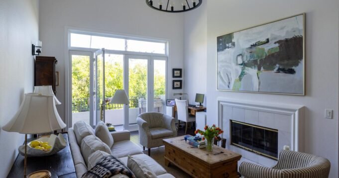 Giovani coppie hanno arredato gli affitti di Los Angeles con