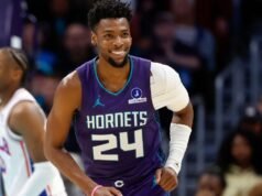 Gli Hornets ottengono un vantaggio di 50 punti per la seconda volta questo mese, battendo i 76ers