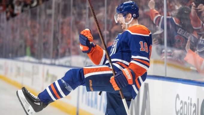 Gli Oilers si sono finalmente assicurati la serie di tre