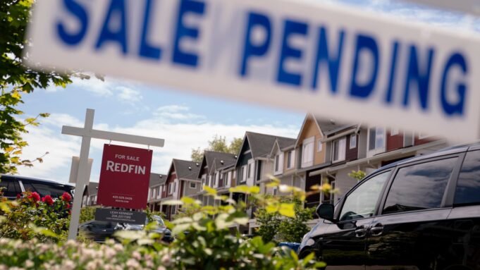 Gli acquirenti di case stanno ritirando le trattative al ritmo