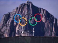 Gli agenti dell’immigrazione e delle forze dell’ordine statunitensi rafforzano la sicurezza alle Olimpiadi di Milano-Cortina, suscitando indignazione in Italia