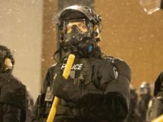 Gli agenti e i comandanti federali stanno mettendo a dura prova le pratiche che la polizia ha affinato per decenni