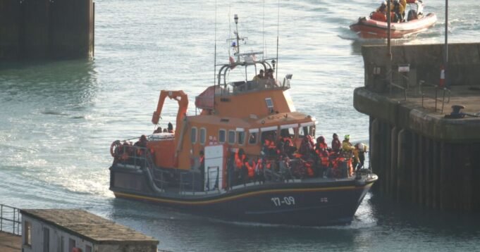 Gli estremisti dell'Isis potrebbero intrufolarsi in Gran Bretagna su piccole