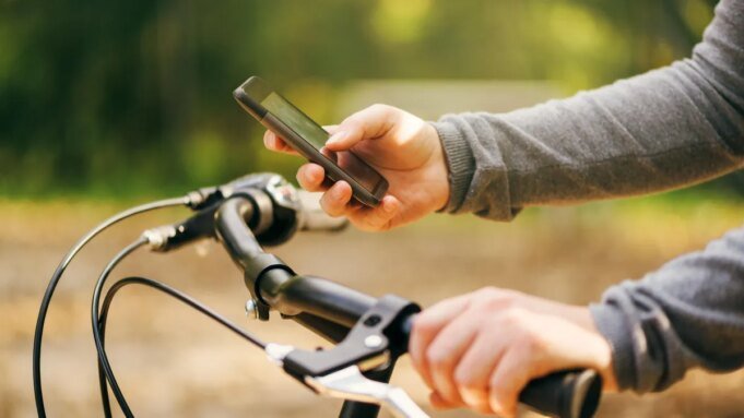 Google Maps porta la navigazione Gemini anche a piedi e