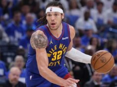 Gordon dei Nuggets fuori per almeno un mese per uno stiramento al tendine del ginocchio destro