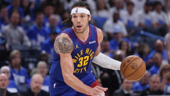 Gordon dei Nuggets fuori per almeno un mese per uno