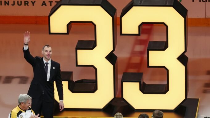 I Bruins ritirano il numero 33 di Zdeno Chara, onorando