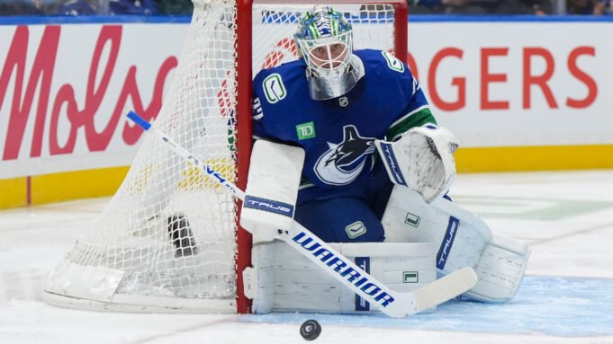 I Canucks hanno ritirato Kevin Lankinen nel primo periodo dopo