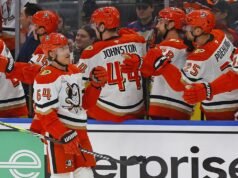 I Ducks affrontano i Canucks, sperando che la sconfitta contro gli Oilers sia solo un colpo sul ghiaccio