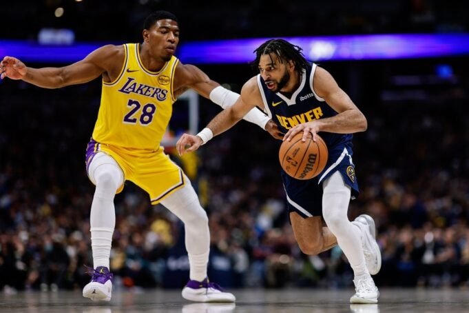 I Lakers sfruttano un forte secondo tempo per superare i