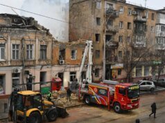 I droni russi colpiscono bambini ucraini e donne incinte mentre Zelenskyj sollecita una diplomazia più rapida